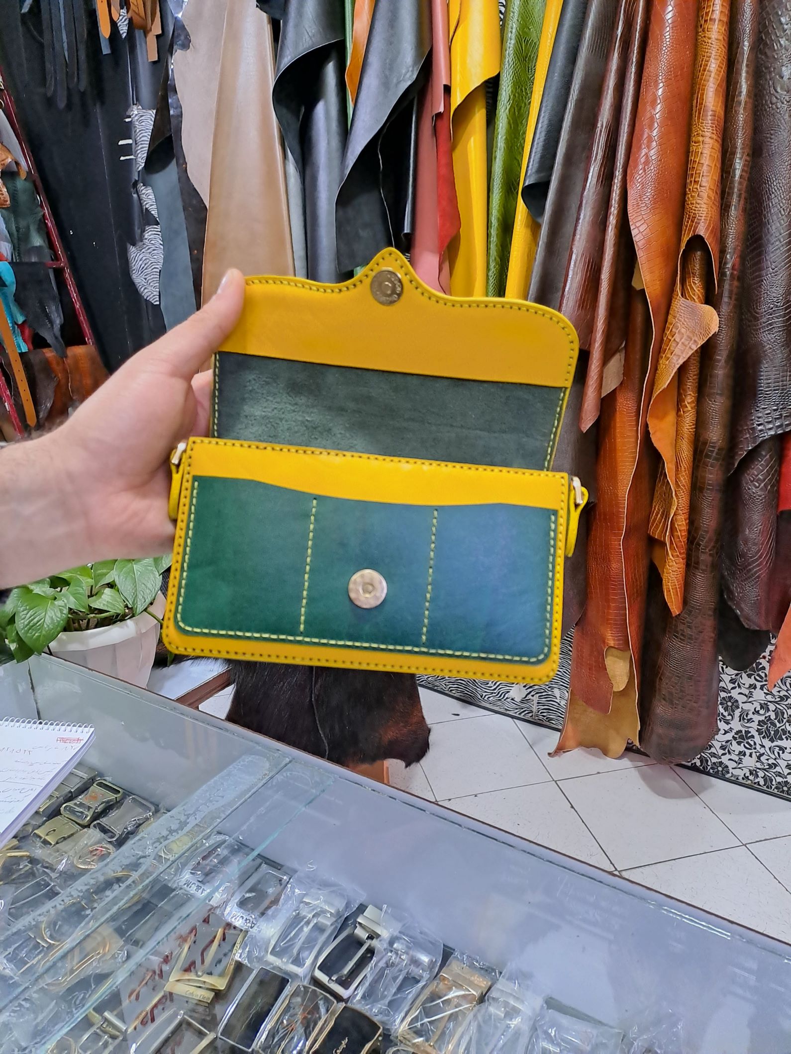 چرم دست دوز 